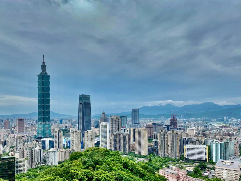 Xiangshan Mountain Taipei: 5 Trails for Breathtaking Views & Adventure!